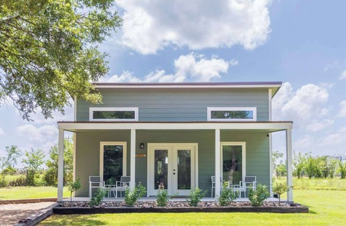 Warrenton House | Hidden Gem Near Round Top | 2BR Cottage