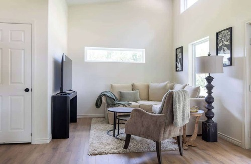Warrenton House | Hidden Gem Near Round Top | 2BR Cottage