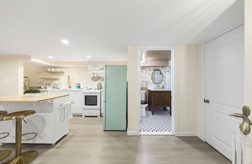 Old Town West Apartment | Hidden Gem Nestled in Old Town, Alexandria - 1 BR/1BA