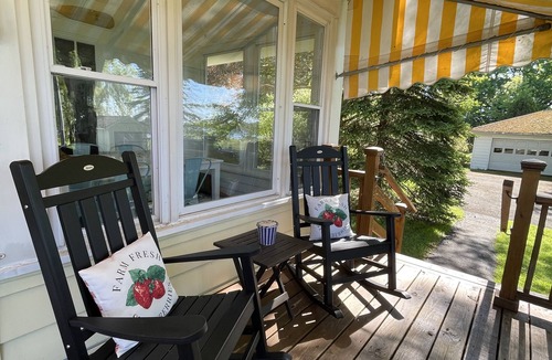 Dewittville Cottage | Hidden gem on Chautauqua’slake with SUPs, kayaks and pool!