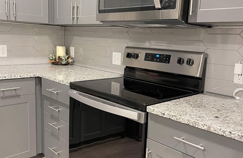 Addison Apartment | Hidden Gem, Romantic Nest, Prime Location