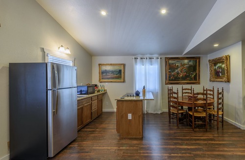 Fredericksburg Cottage | Hidden Gem Rustic private Cottage but minutes to downtown Fredericksburg.