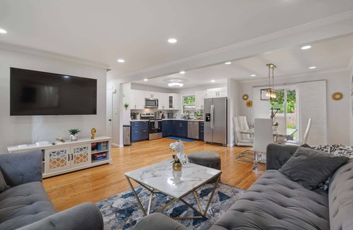 Hikes Point House | Hidden Gem | Stylish Comfort | Prime Location