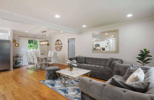 Hikes Point House | Hidden Gem | Stylish Comfort | Prime Location