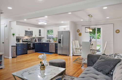 Hikes Point House | Hidden Gem | Stylish Comfort | Prime Location