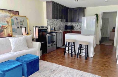 Hidden Valley House | Hidden Gem with Private and Peaceful Walk-out