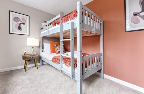 Knaphill Apartment | Hidden Gem with Private Lake Access