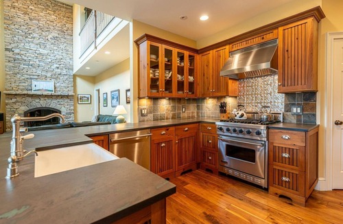 Manchester Center House | Hidden Gem with Sprawling Views in Manchester VT - Spacious 5 Bedroom House!