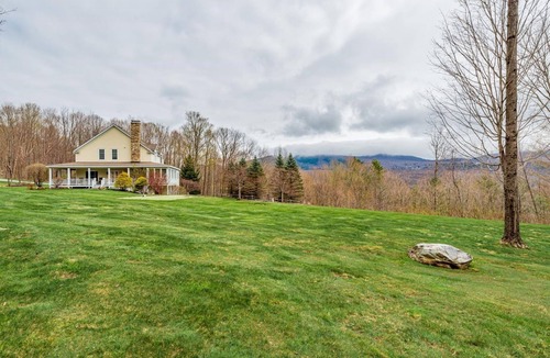 Manchester Center House | Hidden Gem with Sprawling Views in Manchester VT - Spacious 5 Bedroom House!