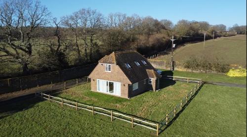 Piltdown House | Hidden Haven Cottage with Free Parking
