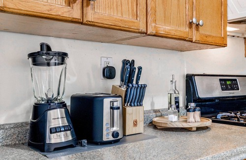 Inner Belt House | Hidden Haven - Harvard, Assembly Row, Pool Table, Parking!