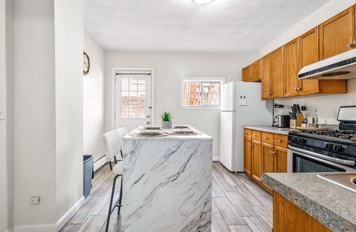 Inner Belt House | Hidden Haven - Harvard, Assembly Row, Pool Table, Parking!