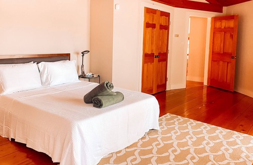 Baptistown House | Hidden Haven Retreat-Luxury Awaits