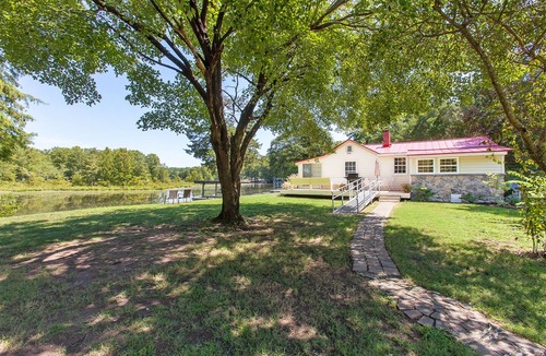 Lanexa Cottage | Hidden Heaven lake house. Quiet private cottage on 1 acre