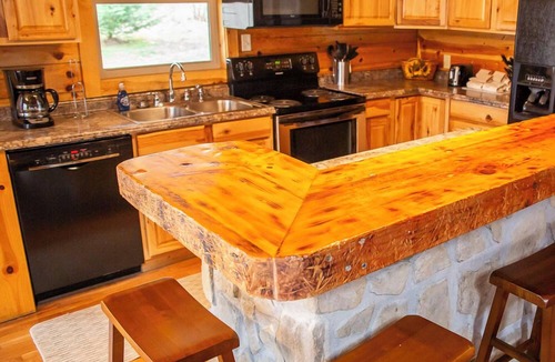 South Bloomingville Cabin | Hidden Heights - Hosted by The Chalets