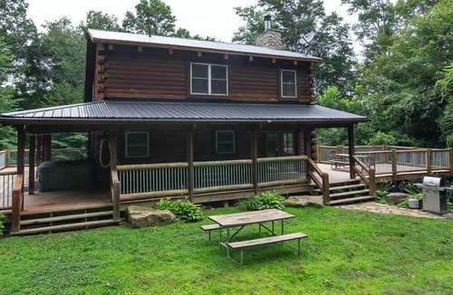 South Bloomingville Cabin | Hidden Heights - Hosted by The Chalets