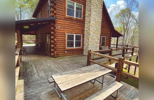 South Bloomingville House | Hidden Heights - by The Chalets