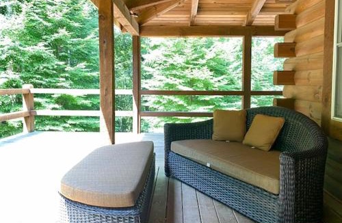 South Bloomingville House | Hidden Heights - by The Chalets