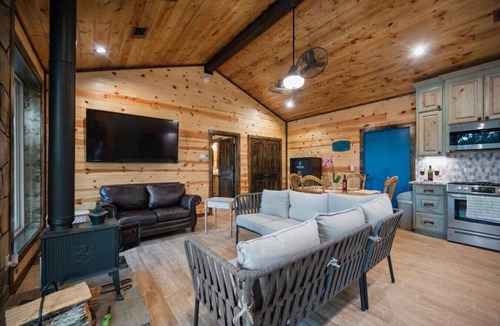 Smithville Cabin | Hidden Hills Hideaway- Broken Bow/Hochatown- 2bd