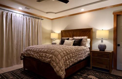 Hot Springs Village House | Hidden Hillside Retreat - A Secluded Modern Cabin