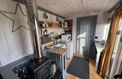 Tintagel Cabin | Hidden Hut Shepards Hut Sleeps 2