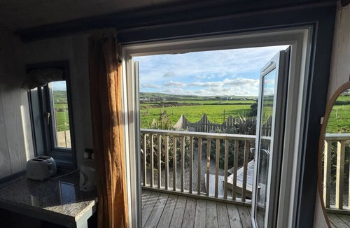 Tintagel Cabin | Hidden Hut Shepards Hut Sleeps 2