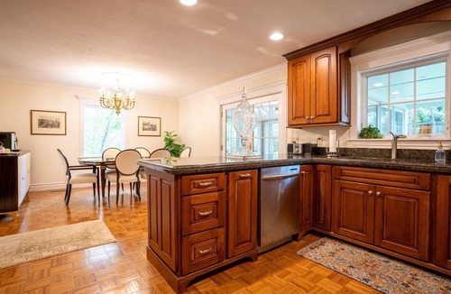 Carbondale House | Hidden in a Private Wooded Area