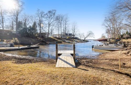 Newberry Shores House | Hidden Lake Gem