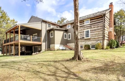 Treloar Cabin | Hidden Lake Log Cabin sleeps 18 - fire pit, double kitchens, outdoor seating