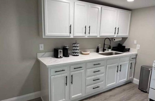 Brazoria Apartment | Hidden Lakefront Getaway