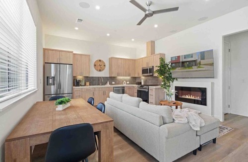 Cedars House | Hidden Luxury Oasis in Downtown Dallas w/Parking