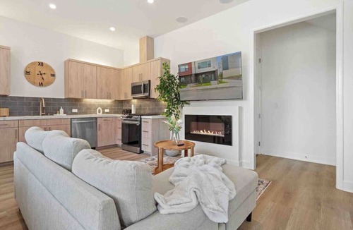 Cedars House | Hidden Luxury Oasis in Downtown Dallas w/Parking