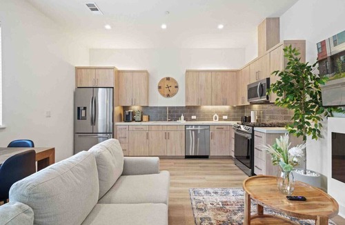 Cedars House | Hidden Luxury Oasis in Downtown Dallas w/Parking