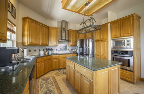Fischer House | Hidden Oaks- Spacious 5 bedroom with pool, come and relax!