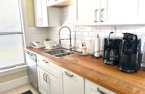 Crescent Lake Apartment | Hidden Oasis Guest Apt+Kg Bd 2bikes/close DT