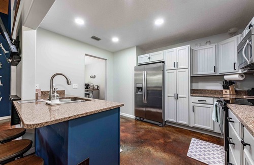 Townsend House | Hidden Oasis!