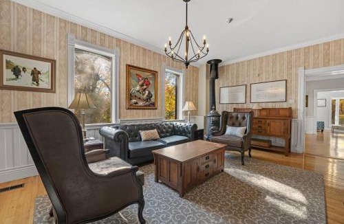 Terra Nova House | Hidden Oasis with Hot Tubs, & Starry Fire Pits