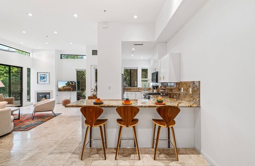 The Movie Colony House | Hidden Paradise w/Two Private Suites and Mountain Views