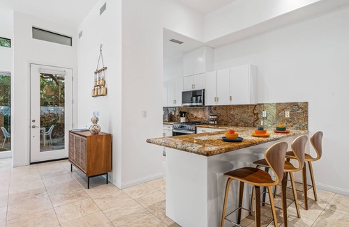 The Movie Colony House | Hidden Paradise w/Two Private Suites and Mountain Views
