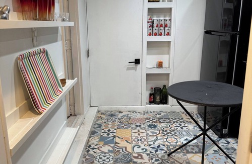 North of the Panhandle Apartment | Hidden Peaceful Victorian Studio Nest