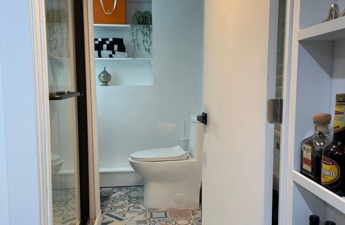 North of the Panhandle Apartment | Hidden Peaceful Victorian Studio Nest