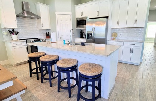 Port Aransas House | Hidden Pearl-4 BR/3 Bath House, Great Views, Shared Pool/Hot Tub, Small Dogs OK