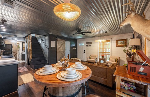 Huntsville Cabin | Hidden Pine Log Cabin - Lake Conroe Lakeview- Tranquil Rustic Charm meet Comfort