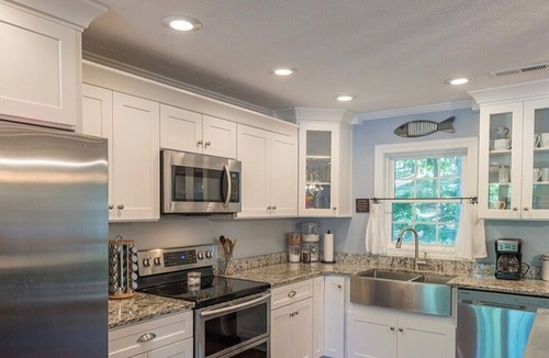 Athens House | Hidden Retreat on the River