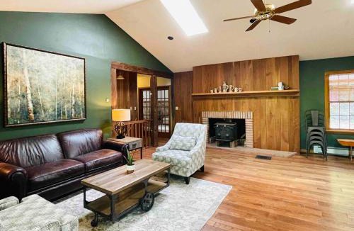 Brockton House | Hidden River Lodge at Hawk Mountain