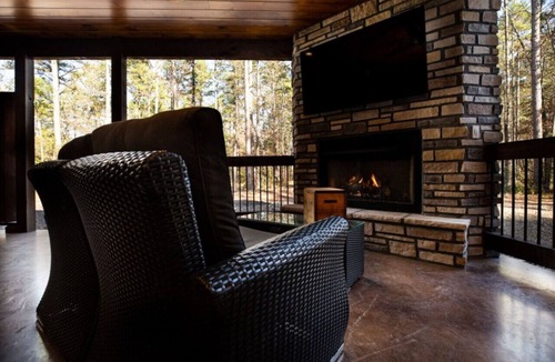 Smithville Cabin | Hidden Solace - Cozy & Romantic