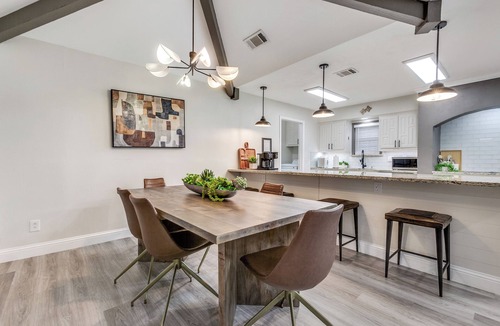 Rowlett House | Hidden Speakeasy, Pool, Spa, BBQ, Arcade, Pet Friendly, Fast WiFi EV Charger