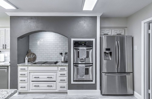 Rowlett House | Hidden Speakeasy, Pool, Spa, BBQ, Arcade, Pet Friendly, Fast WiFi EV Charger