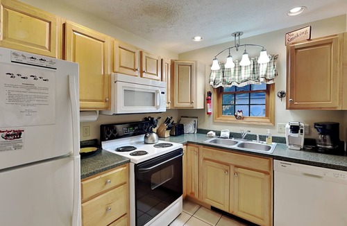 Oakland Cottage | Hidden Treasure by Taylor Made Deep Creek