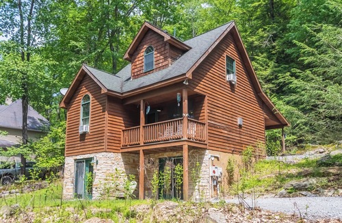 Oakland Cottage | Hidden Treasure by Taylor Made Deep Creek